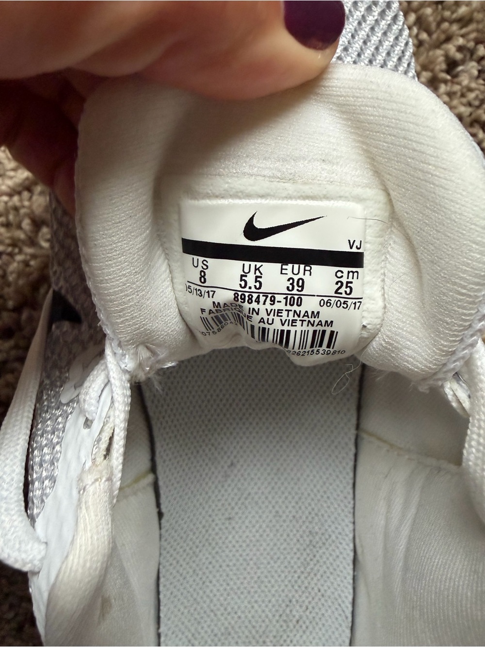 Nike White and Black Mesh Trainers - Picture 5 of 6
